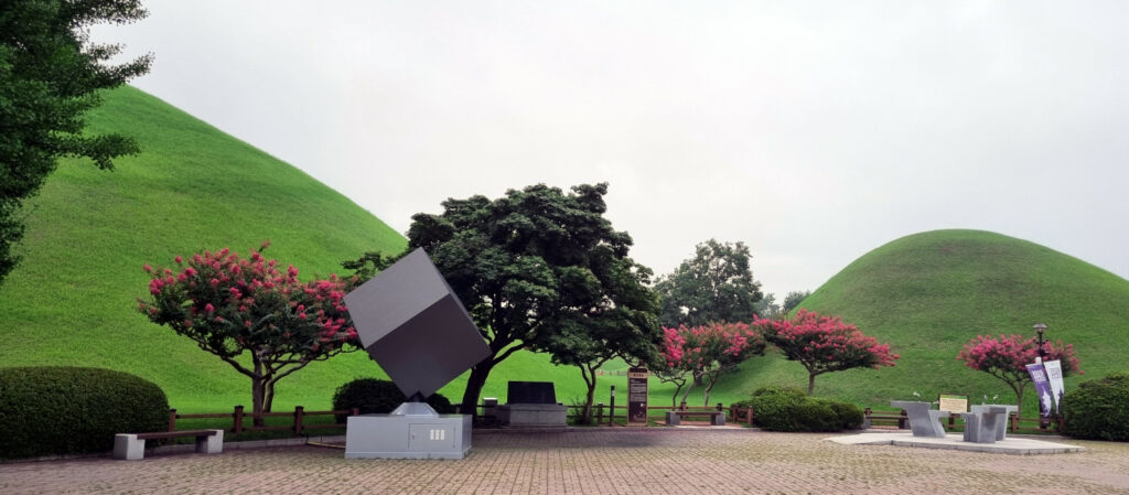 Gyeongju Corée du Sud Tumulus - Photo Nikki Terlon